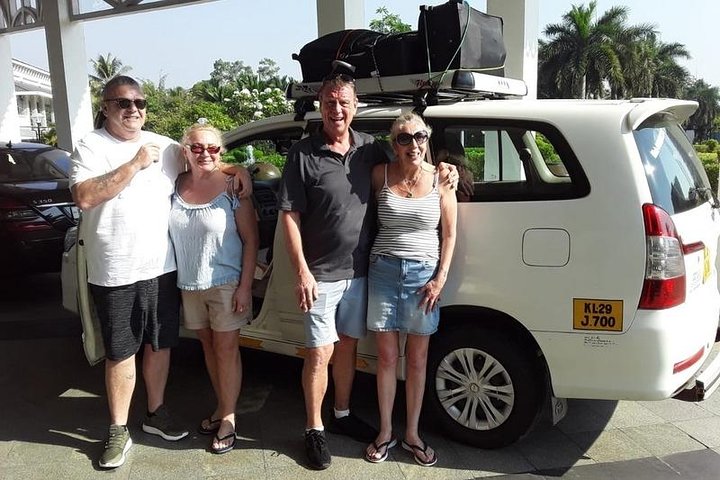4 Days Best of Kerala Tour with Private Houseboat, Sightseeing & Car