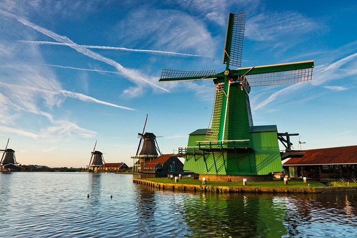 Private Zaanse Schans & Volendam Tour: Windmills, Cheese & Clogs