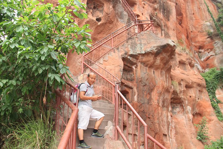 2-Day Private Tour: Leshan Giant Buddha and Mount Emei from Chengdu