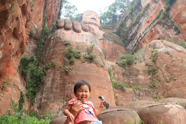 2-Day Private Tour: Leshan Giant Buddha and Mount Emei from Chengdu