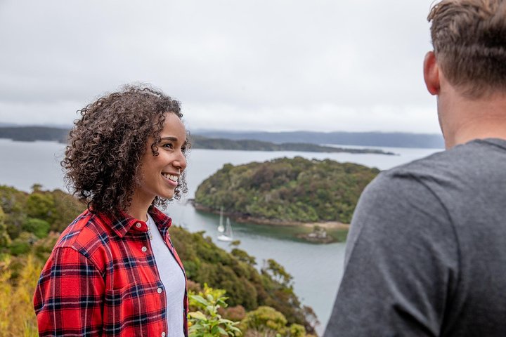 Stewart Island: Village and Bays Tour