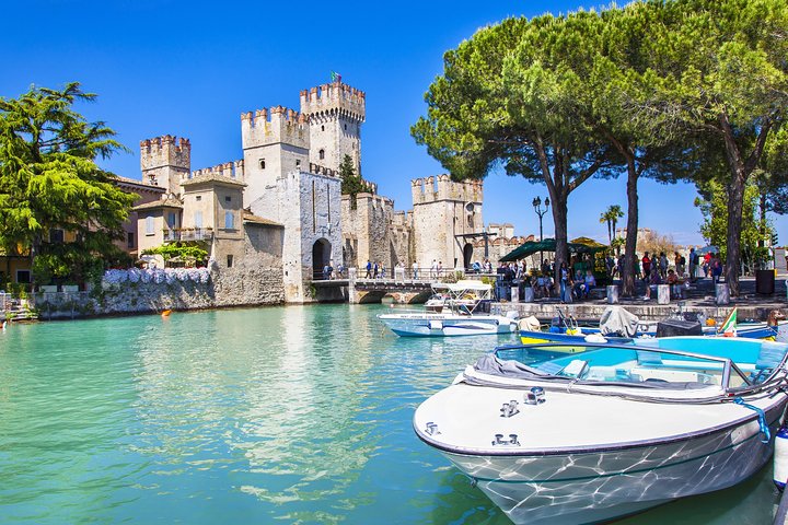 Castles boat tour with Bardolino wine tasting and nibbles