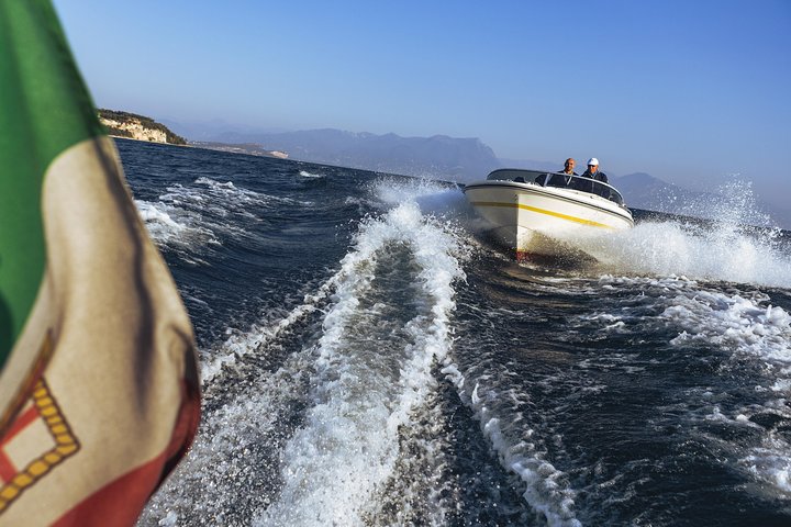 Castles boat tour with Bardolino wine tasting and nibbles