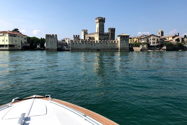 Castles boat tour with Bardolino wine tasting and nibbles