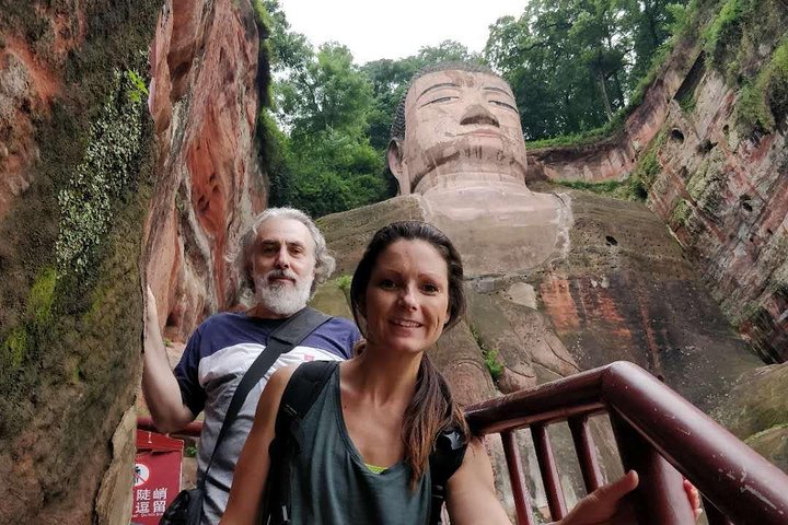 2-Day Private Tour: Leshan Giant Buddha and Mount Emei from Chengdu