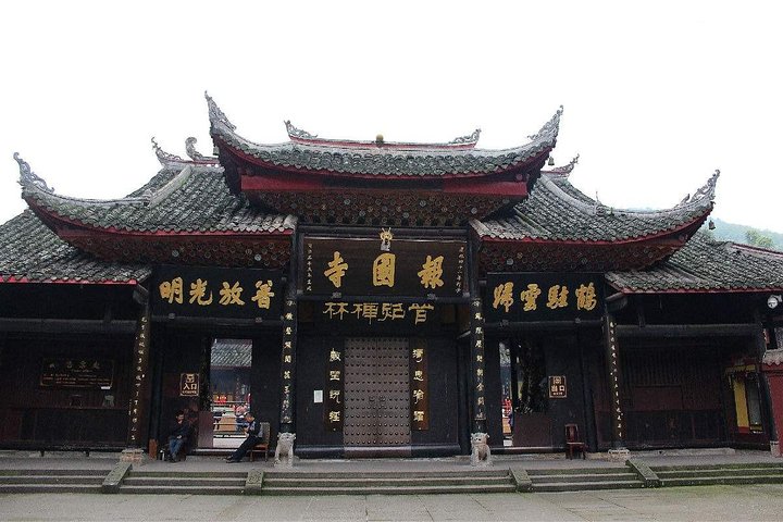 2-Day Private Tour: Leshan Giant Buddha and Mount Emei from Chengdu