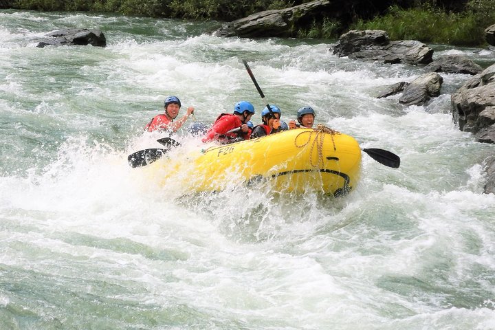 Local half past 12 meeting, rafting tour half day (3 hours)