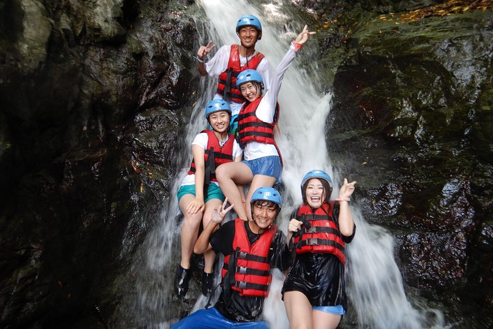Local half past 12 meeting, rafting tour half day (3 hours)