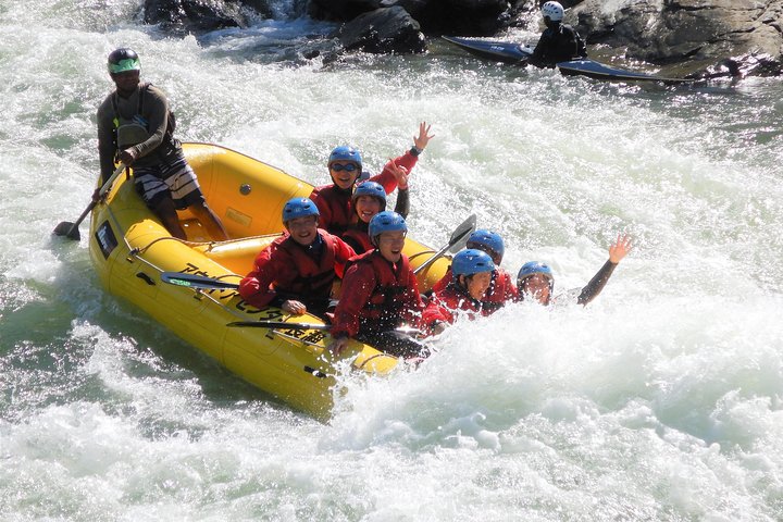 Local half past 12 meeting, rafting tour half day (3 hours)