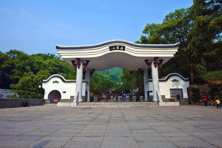 Private Changsha Day Tour: Yuelu mountain, Yuelu Academy And Orange Island