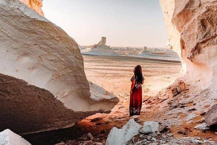 2-Day Bahariya Oasis White and Black Overnight Camping Jeep Tour