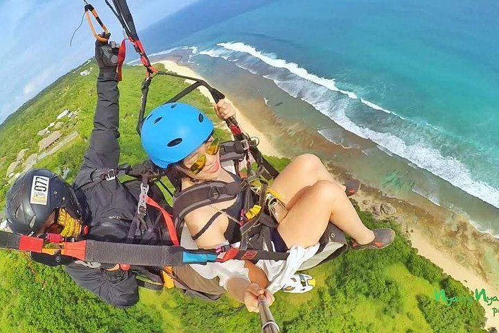 Paragliding Bali at Uluwatu Cliff with Photos/Videos