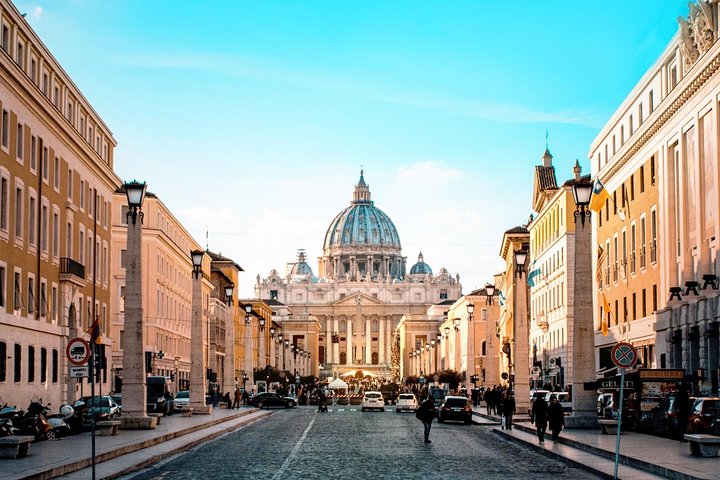 Vatican, Sistine Chapel & St. Peter Basilica Tour with Dome Lift