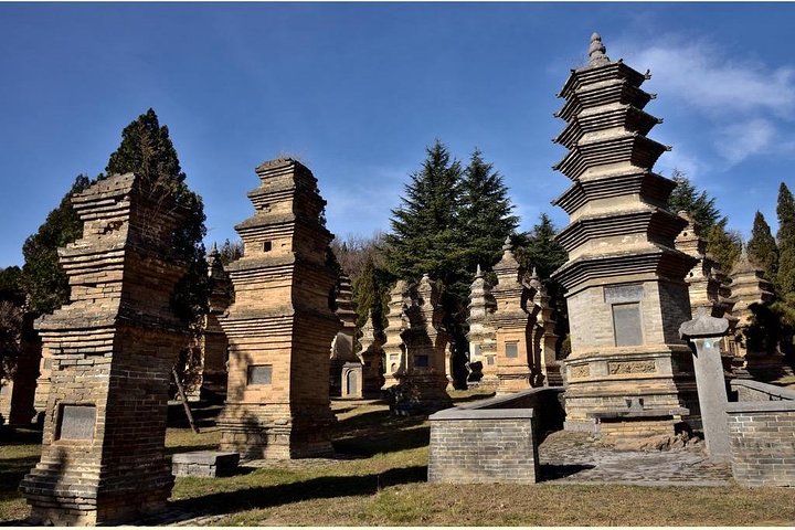 Private Full-Day Tour to Shaolin Temple and Mt.Song from Zhengzhou