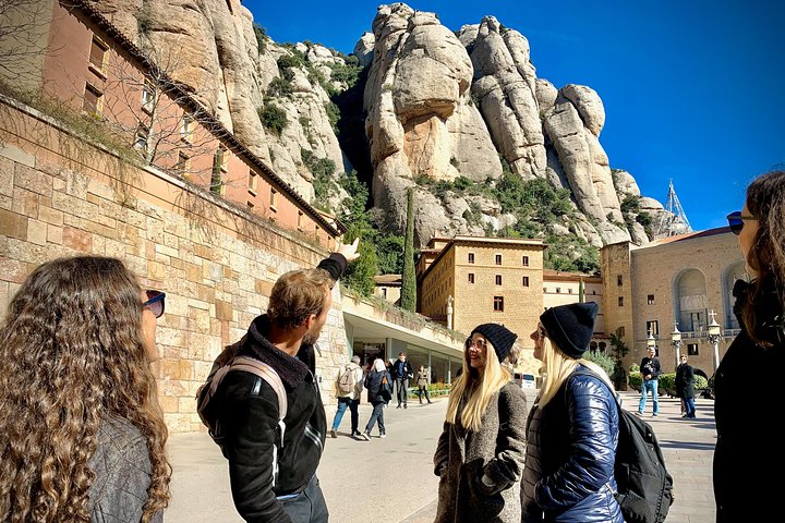 Barcelona to Montserrat Monastery: Tour, Transfers & Basilica