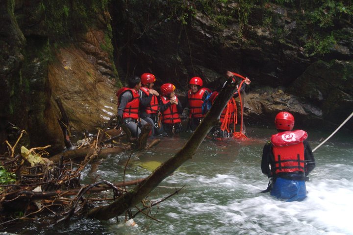 Canyoning - Cashaurco Special offer for Holidays. For a day -Puyo