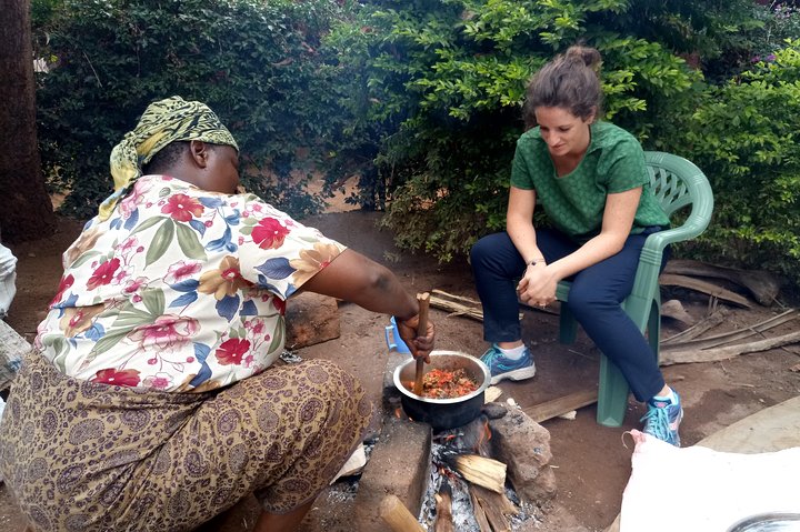 Kumasi kejetia central market tour & Traditional Local cooking food classs