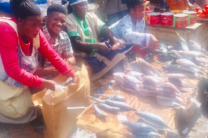 Kumasi kejetia central market tour & Traditional Local cooking food classs