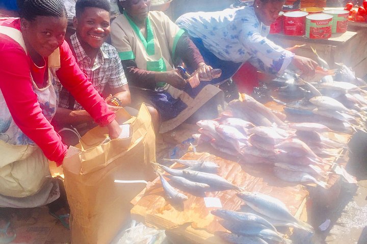 Kumasi kejetia central market tour & Traditional Local cooking food classs