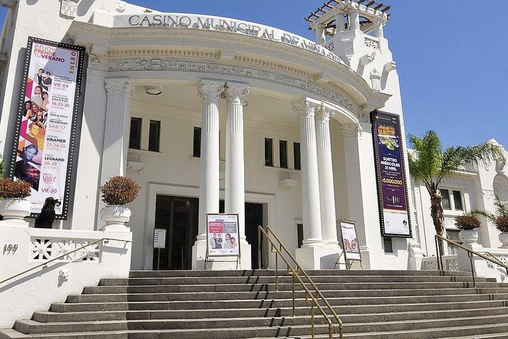 Famous Viña del Mar! Premium Walking Tour with a Native Guide