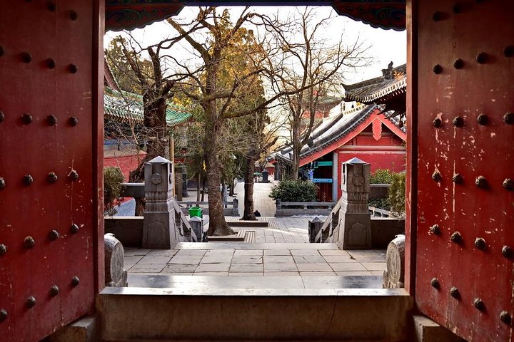 Private Full-Day Tour to Shaolin Temple and Mt.Song from Zhengzhou