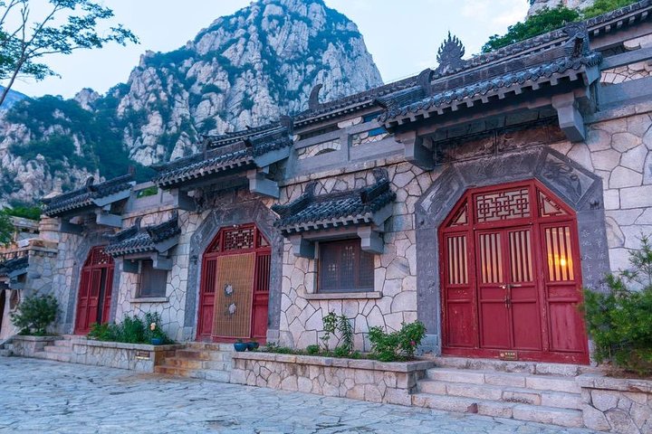Private Full-Day Tour to Shaolin Temple and Mt.Song from Zhengzhou