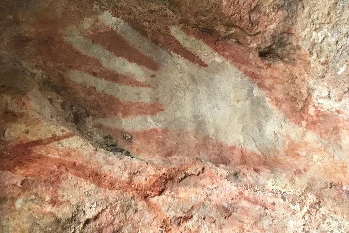 Arnhem Land Yingana Injalak Hill Full Day Tour from Jabiru
