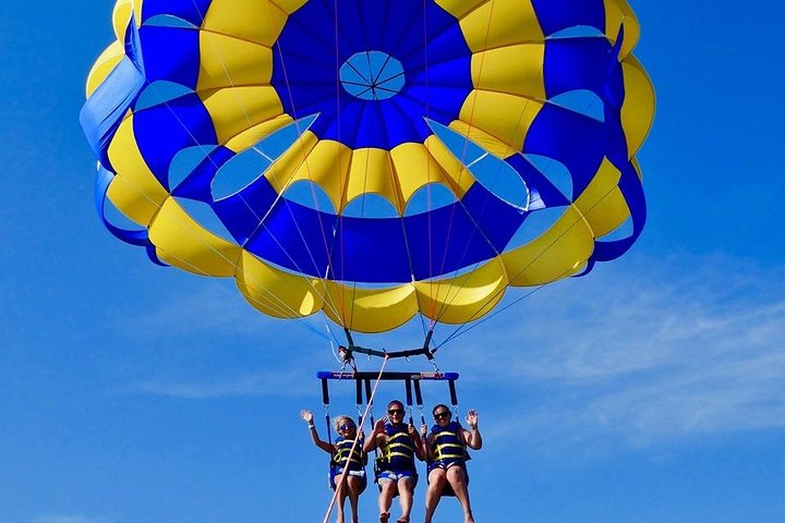Boracay Island Hopping + Hot Kawa + Parasailing + Helmet Diving