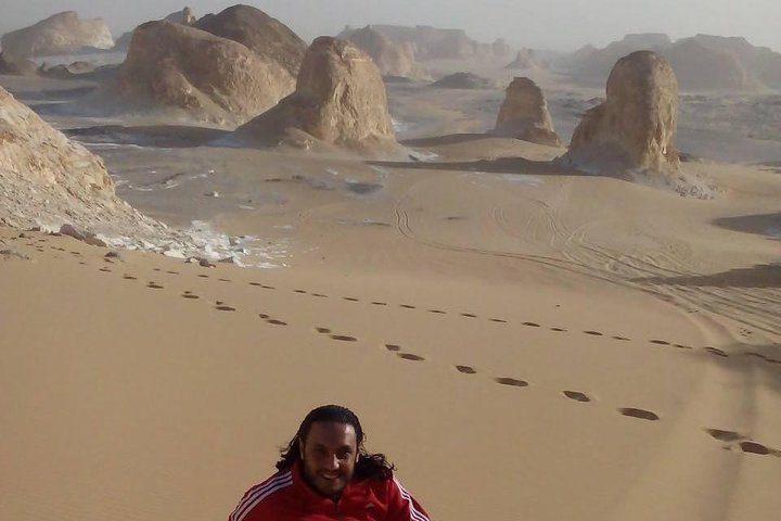 2-Day Bahariya Oasis White and Black Overnight Camping Jeep Tour