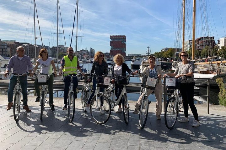 Guided Bike Tour: 2 Hours Highlights of Antwerp
