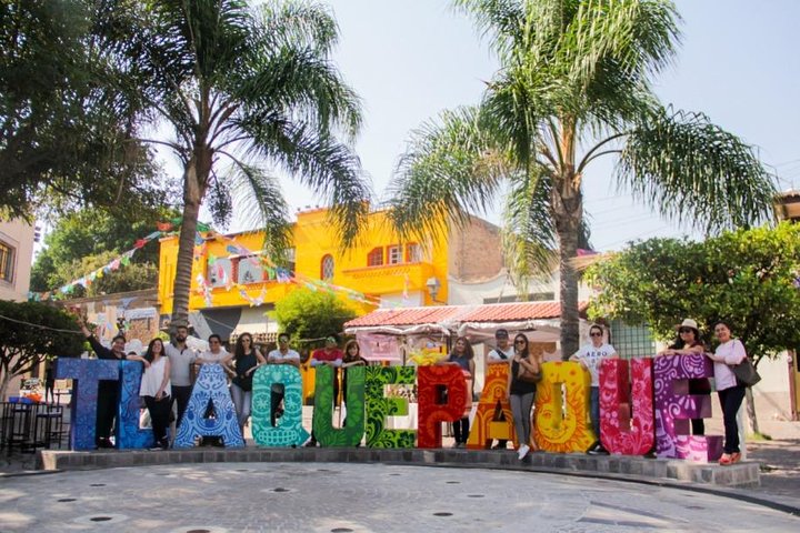 Private Art Pottery Tour: Tlaquepaque, Tonalá, and Clay Workshop