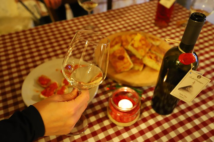 Wine Experience: vineyard, wines and food