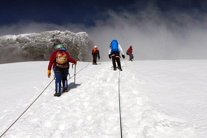 13 Days Congo Nyiragongo volcano & Rwenzoris mountains hiking (Lava & Glacier))