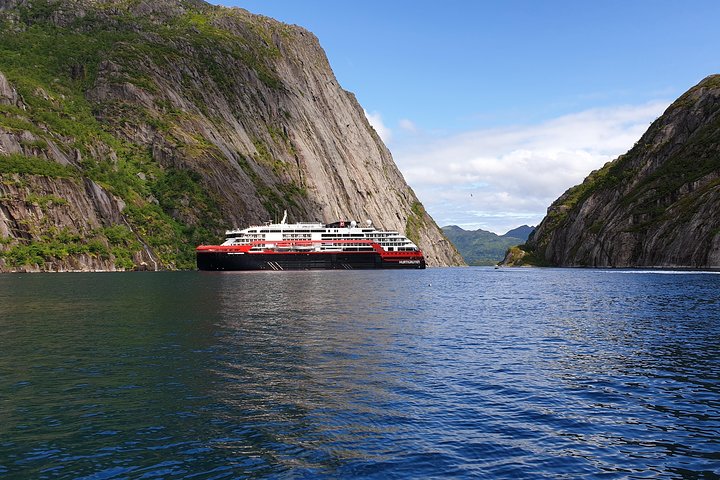 Trollfjord and Sea Eagle Safari Tour from Svolvaer