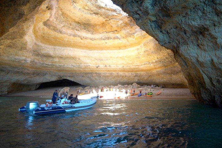 Portimão: Benagil Caves Speedboat Tour