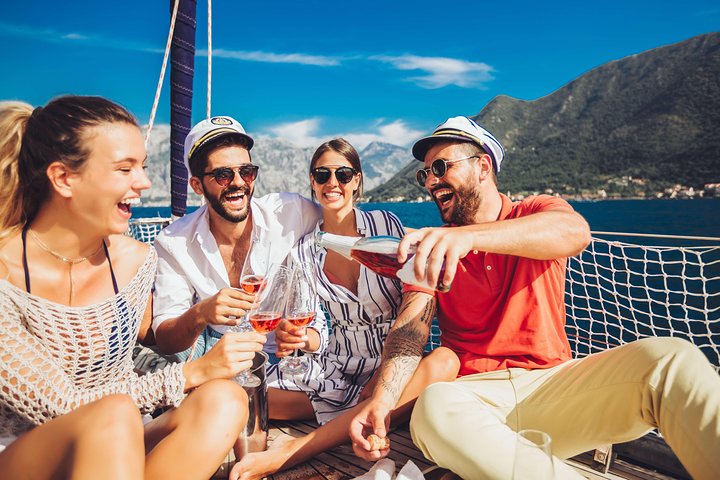 Amalfi Coast & Positano: Boat Tour with Snorkeling & Drinks