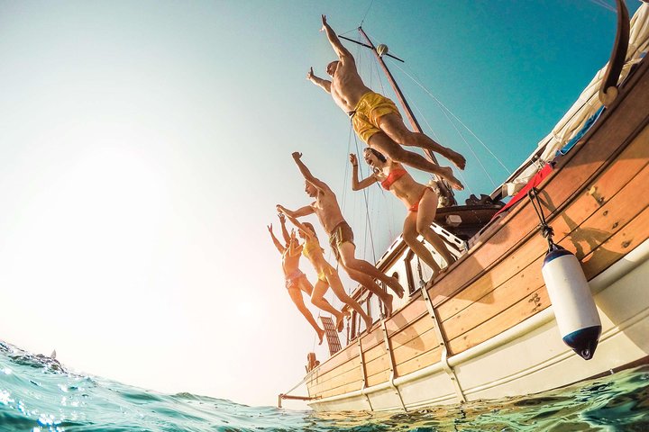 Amalfi Coast & Positano: Boat Tour with Snorkeling & Drinks