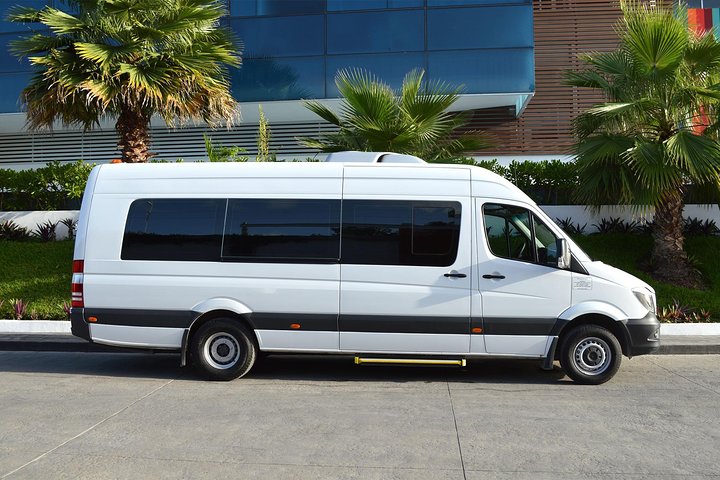 Shared Round-Trip Transfer: Saint Lucia International Airport