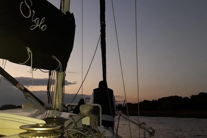 "SAILING TOUR: Tango and Choripan (typical Argentine food)