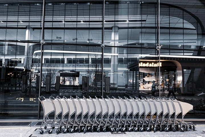 Private Sheffield Robin Hood Arrival Transfer - Airport to Hotel / Accommodation