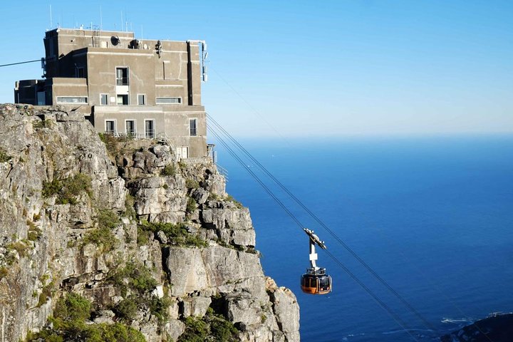 Robben Island and Iconic Table Mountain Tour