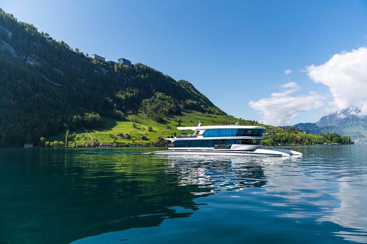 Lake Lucerne 1-Hour Catamaran Cruise