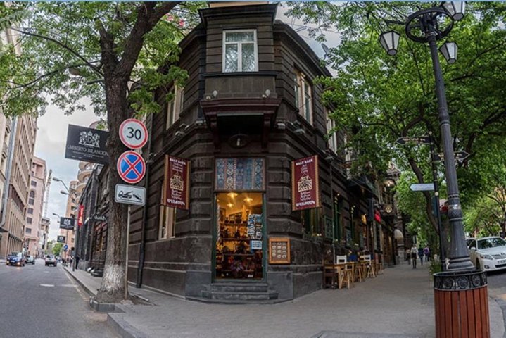 Cultural Walking Tour in Yerevan with Armenian food Tastings