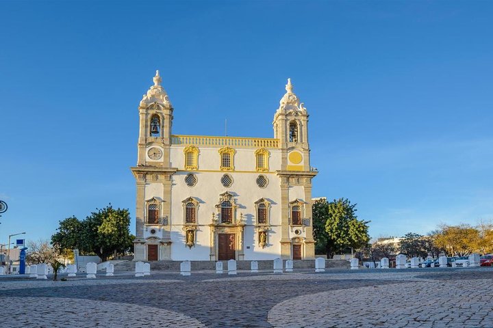 Private Transfer from Querença to Faro (FAO) Airport