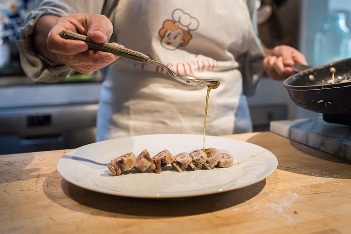Lunch or dinner and cooking demo at a local home in Viareggio