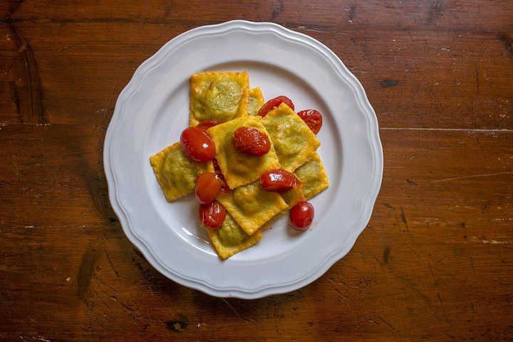 Lunch or dinner and cooking demo at a local's home in Pescara