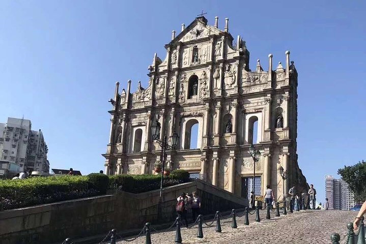 Macau Private Tour with Toyota Alphard luxury MPV limousines