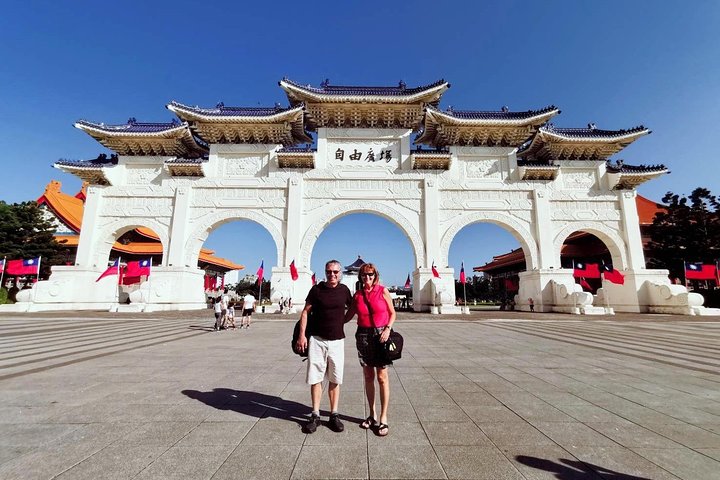 Private Custom Taipei Layover Tour from TPE airport