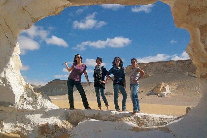 2-Day Bahariya Oasis White and Black Overnight Camping Jeep Tour