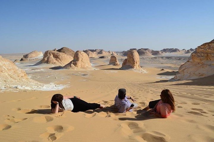 2-Day Bahariya Oasis White and Black Overnight Camping Jeep Tour